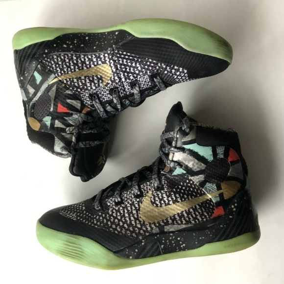 Nike Youth *Kobe Bryant* Basketball Shoes